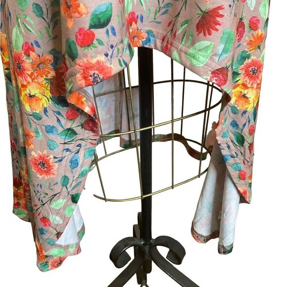 Crazy Train High/Low Knit Top Short Sleeve Floral Size M NWOT - Picture 3 of 11